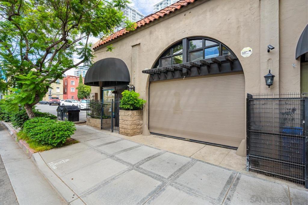 843 10Th Ave A & B