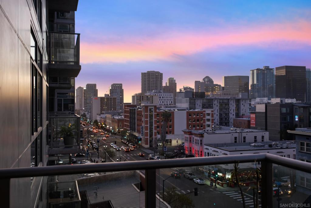 800 The Mark Lane 704