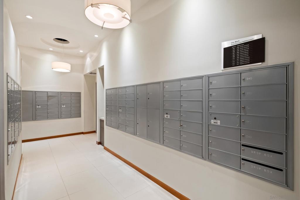 800 The Mark Lane 704