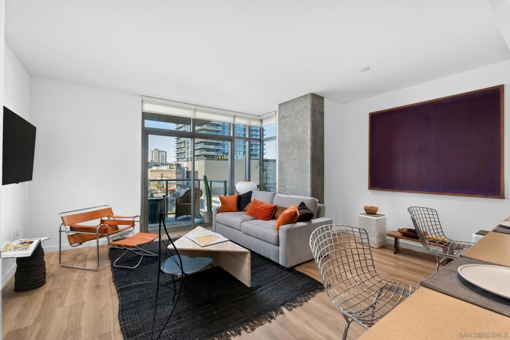 800 The Mark Lane 704