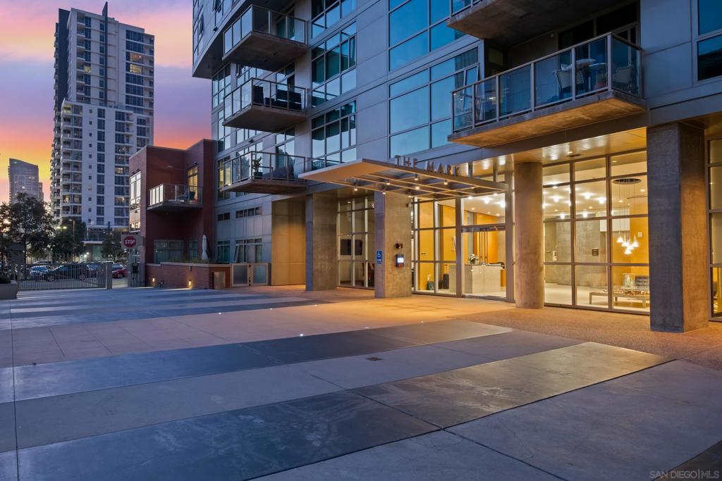 800 The Mark Lane 704