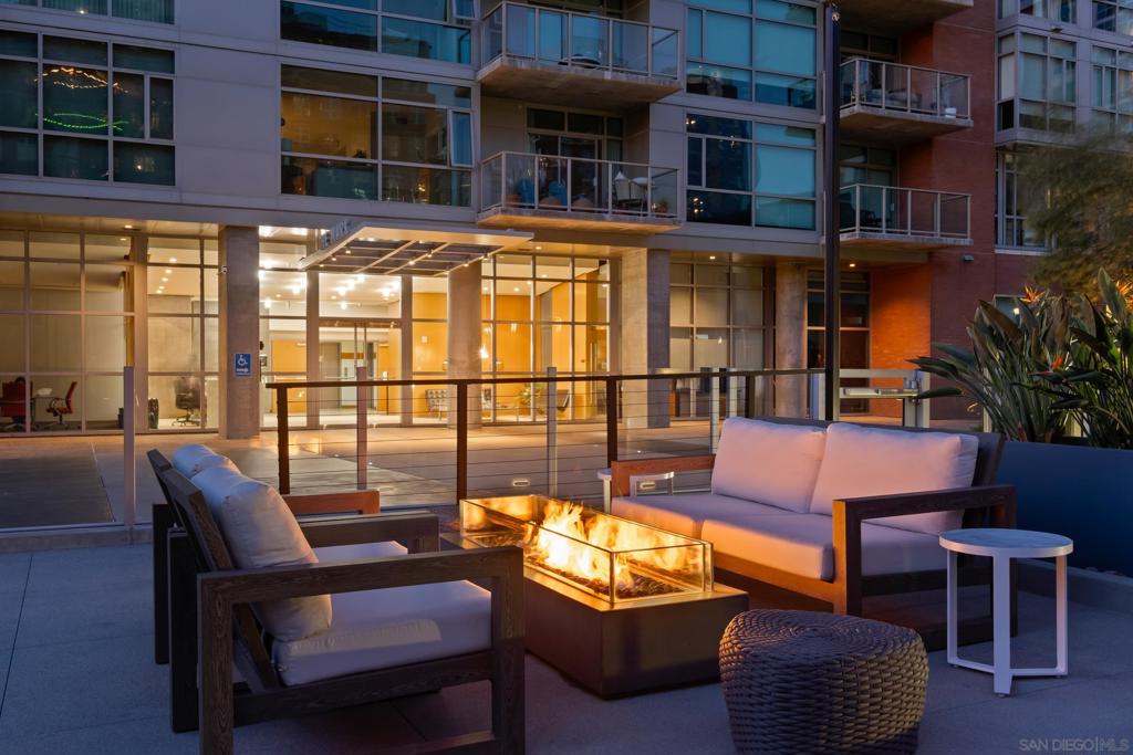 800 The Mark Lane 704