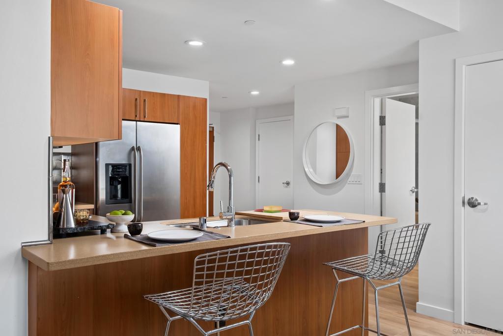 800 The Mark Lane 704