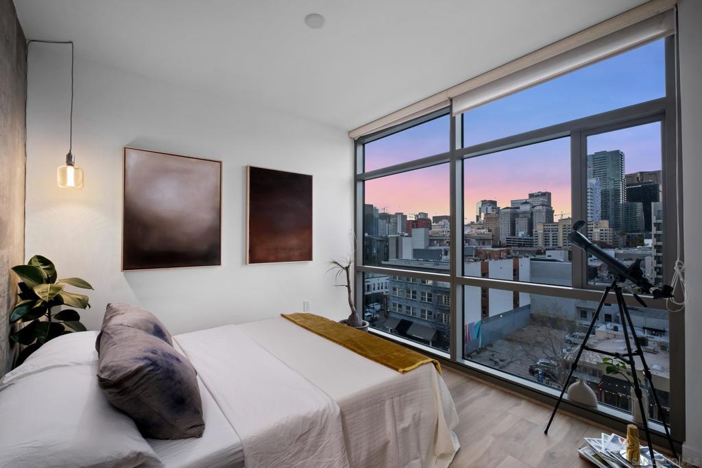 800 The Mark Lane 704