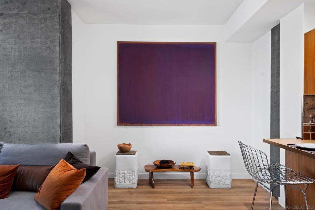 800 The Mark Lane 704