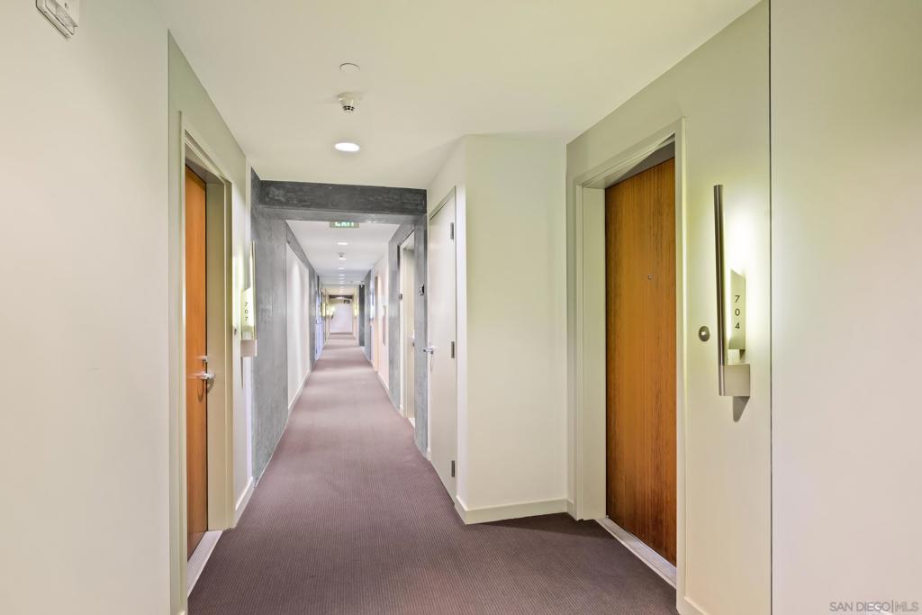 800 The Mark Lane 704