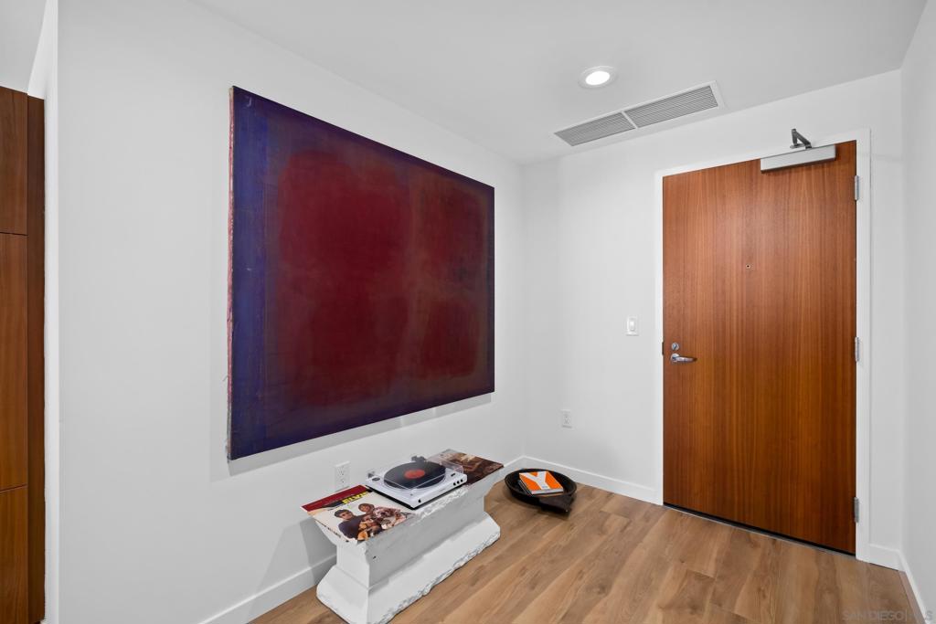 800 The Mark Lane 704