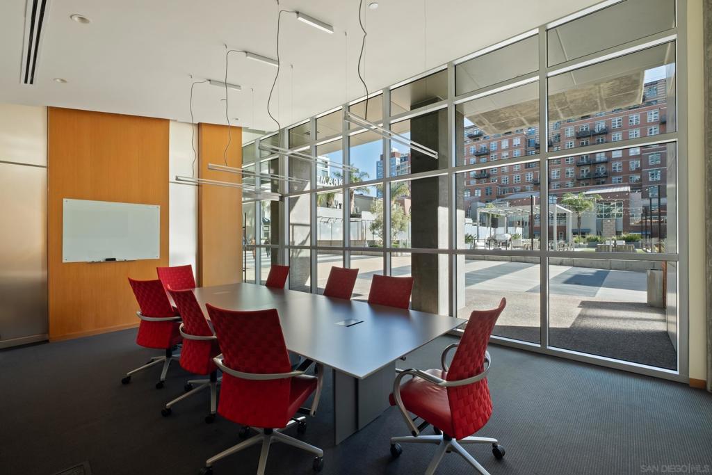 800 The Mark Lane 704