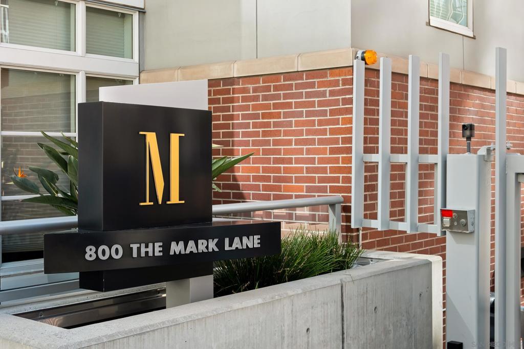 800 The Mark Lane 704