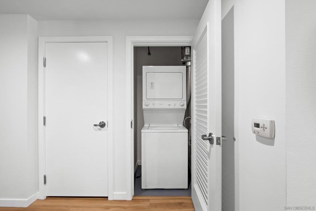 800 The Mark Lane 704