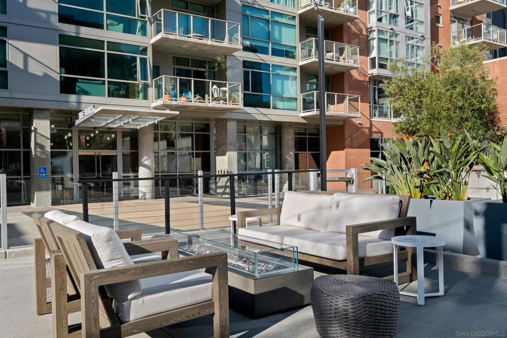 800 The Mark Lane 704