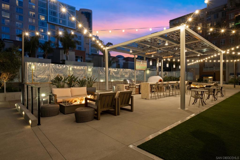 800 The Mark Lane 704