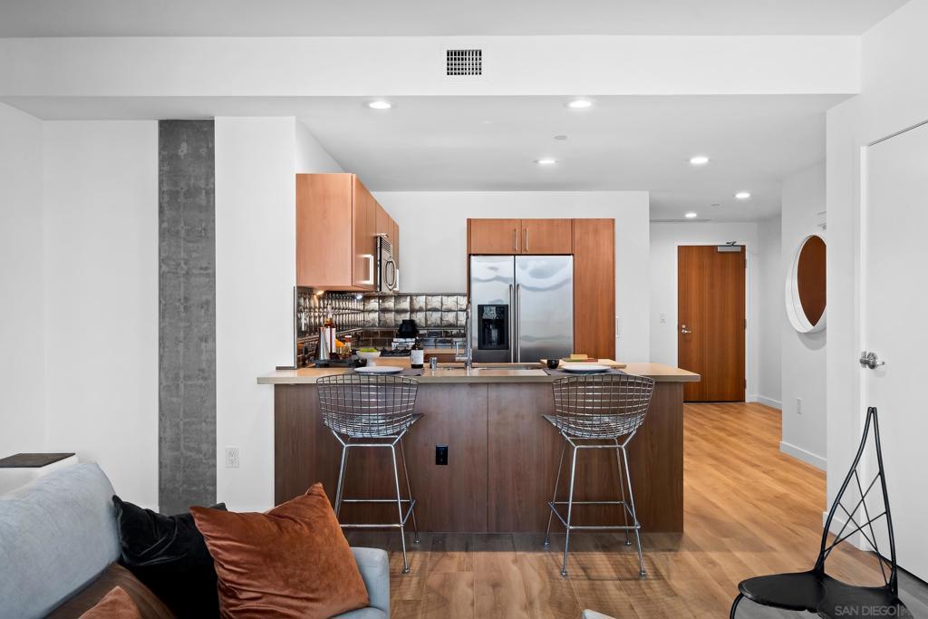 800 The Mark Lane 704