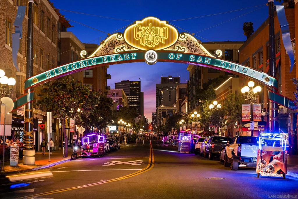 800 The Mark Lane 704