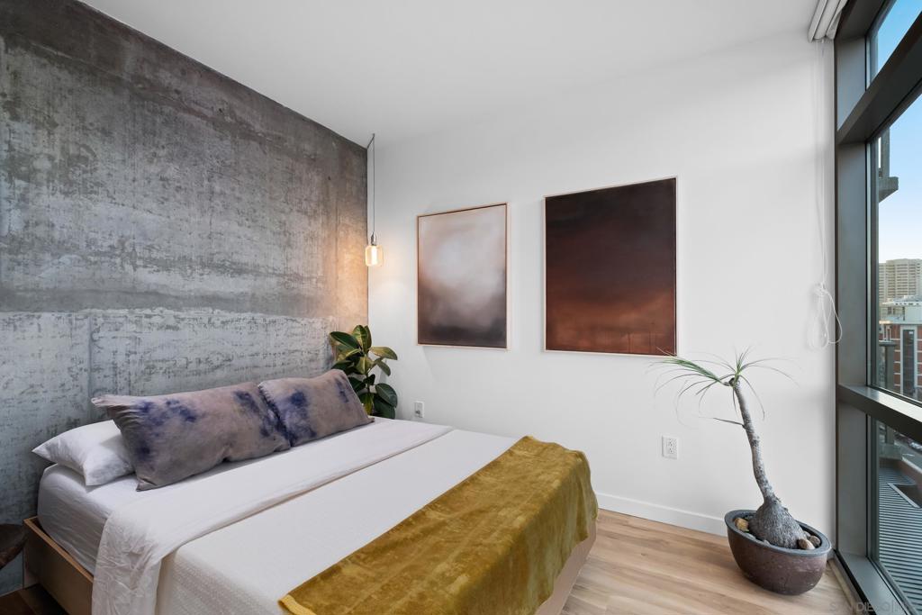 800 The Mark Lane 704