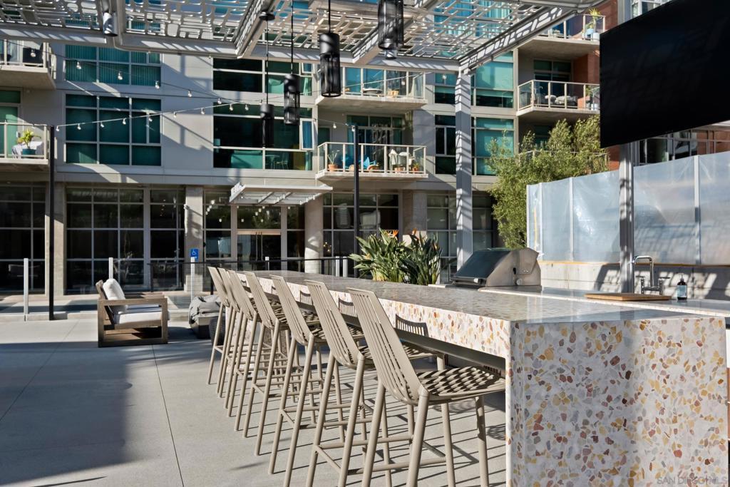 800 The Mark Lane 704