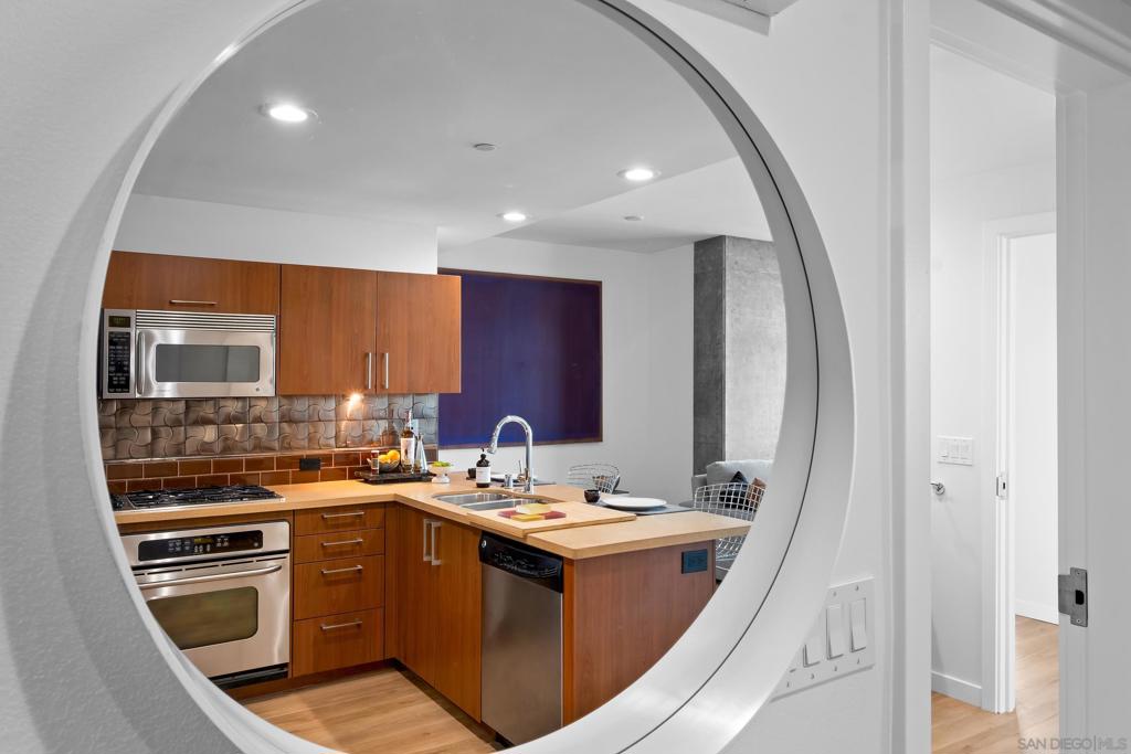 800 The Mark Lane 704