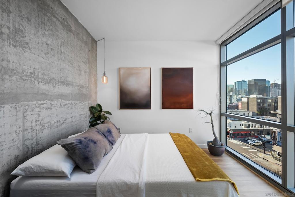 800 The Mark Lane 704