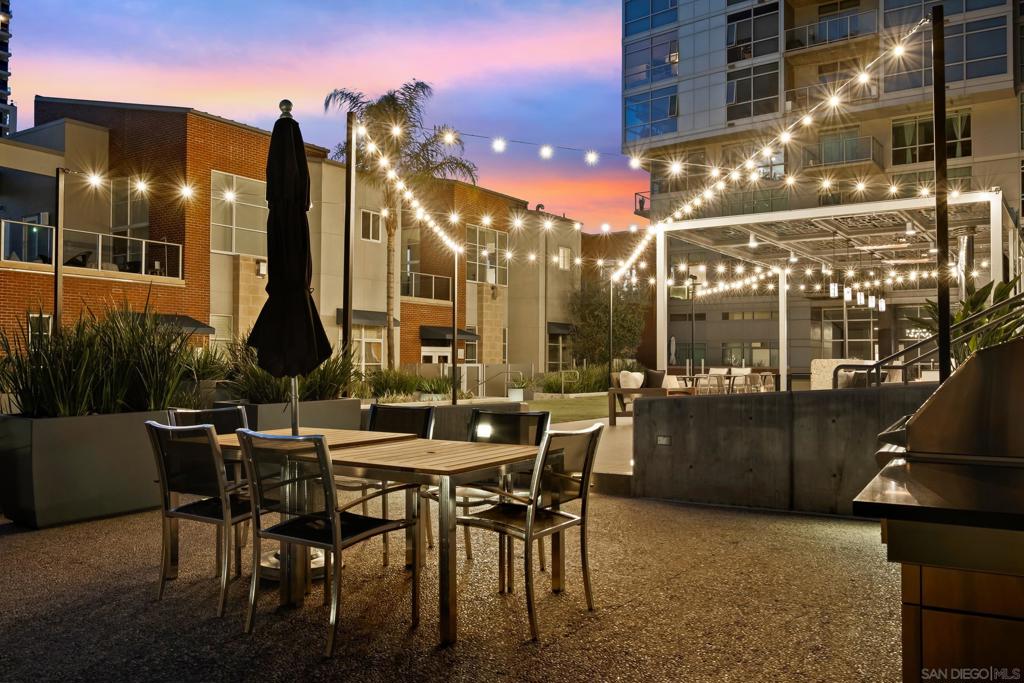 800 The Mark Lane 704