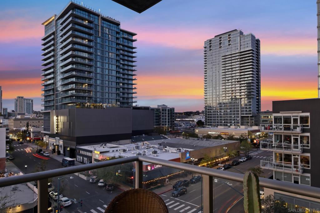 800 The Mark Lane 704