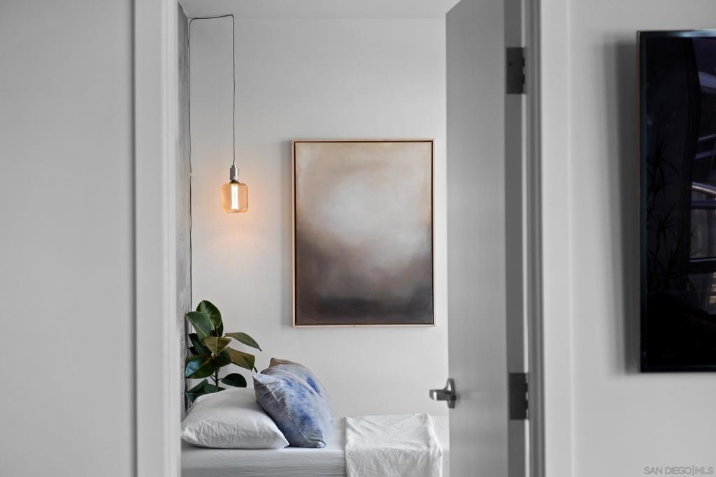 800 The Mark Lane 704