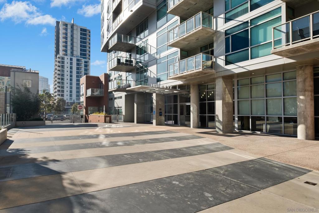 800 The Mark Lane 704