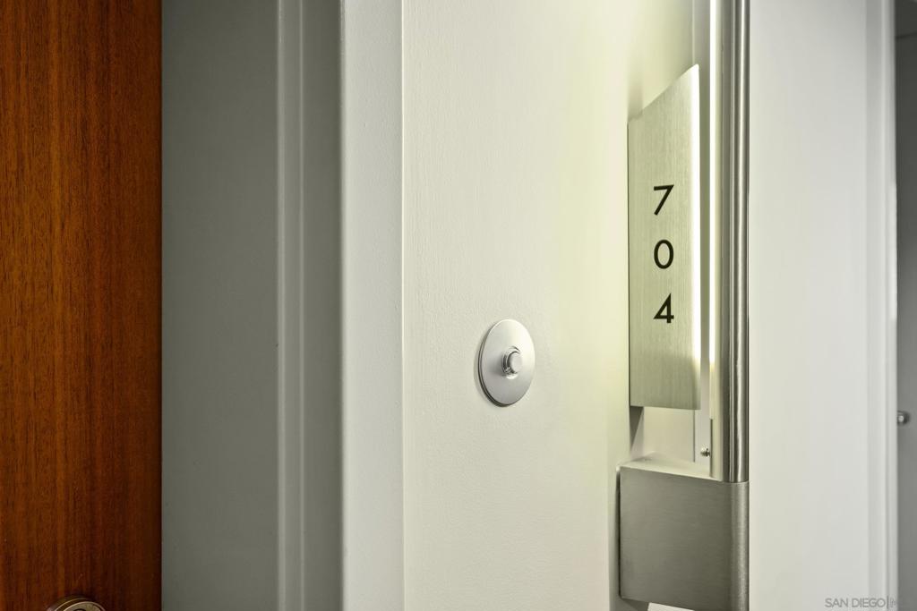 800 The Mark Lane 704