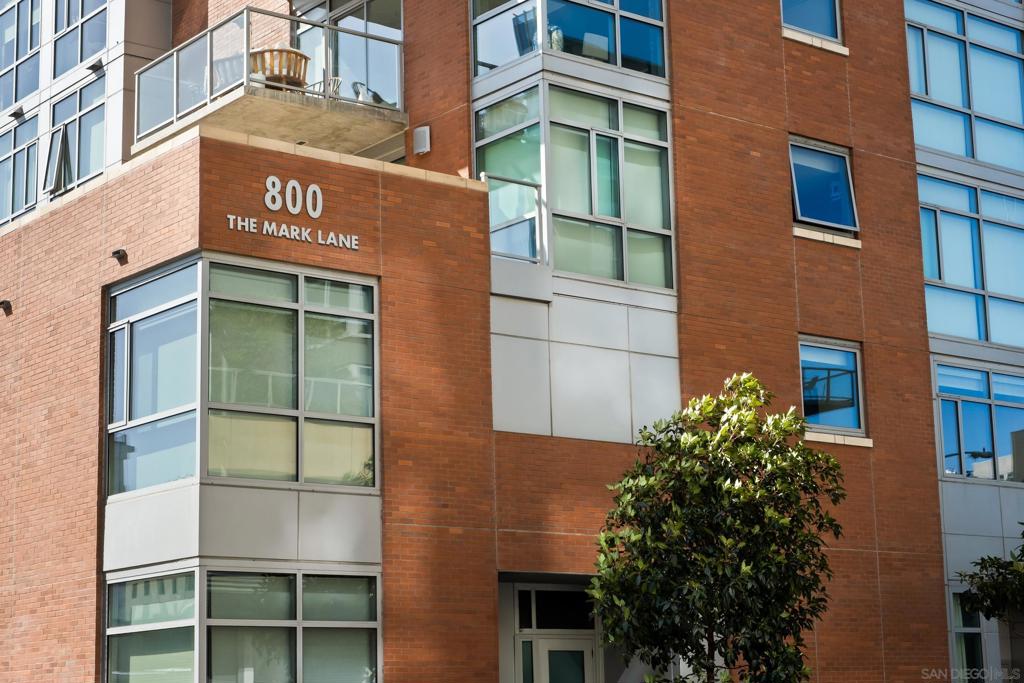 800 The Mark Lane 704