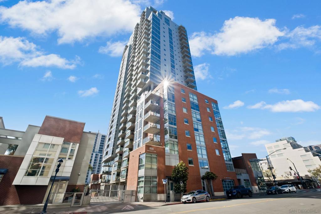 800 The Mark Lane 704