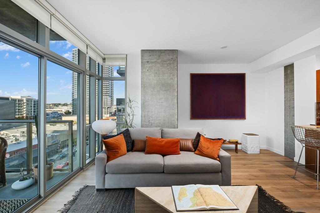 800 The Mark Lane 704