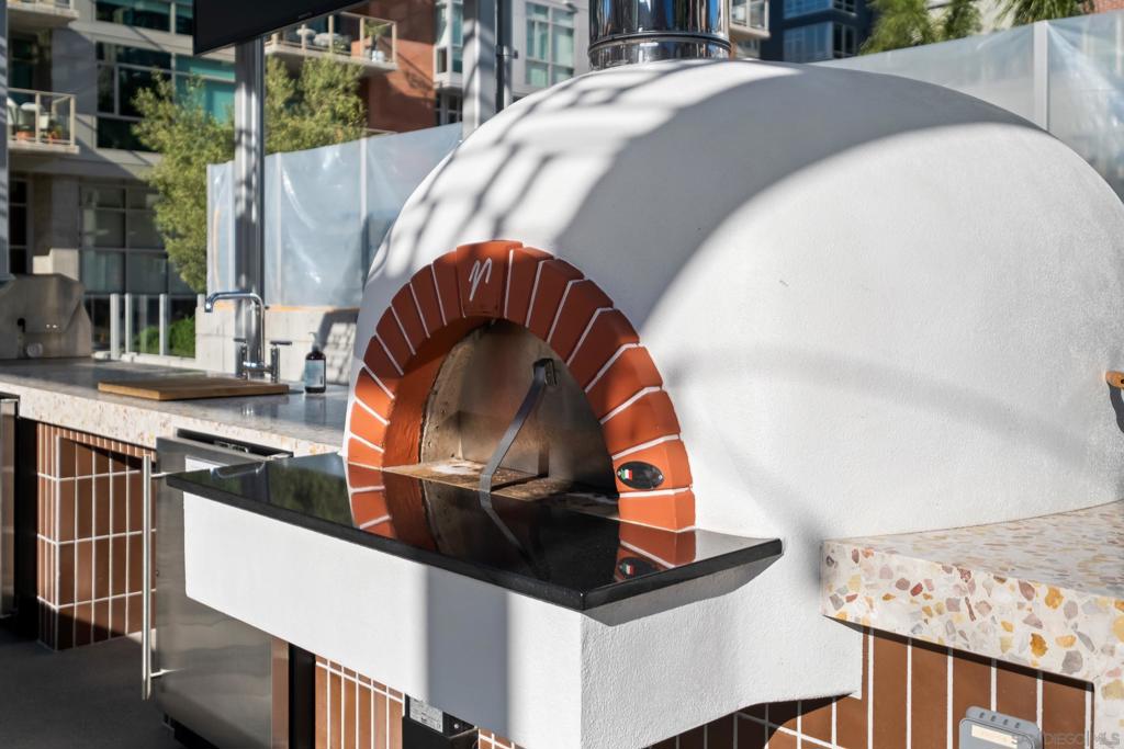 800 The Mark Lane 704