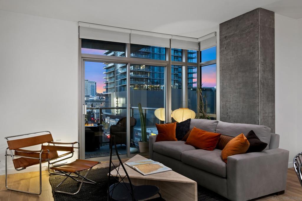 800 The Mark Lane 704