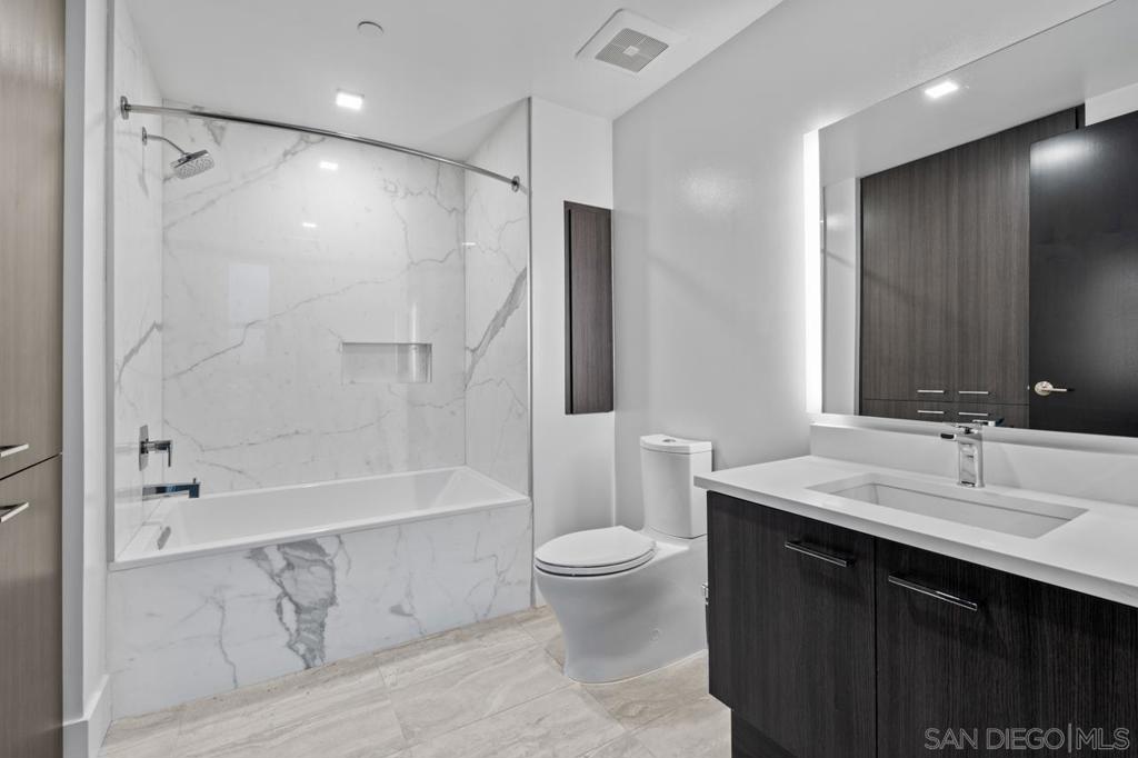 1440 Columbia St 2302