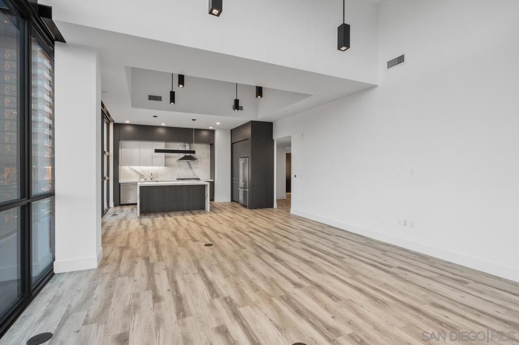 1440 Columbia St 2302