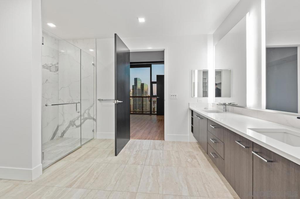 1440 Columbia St 2304