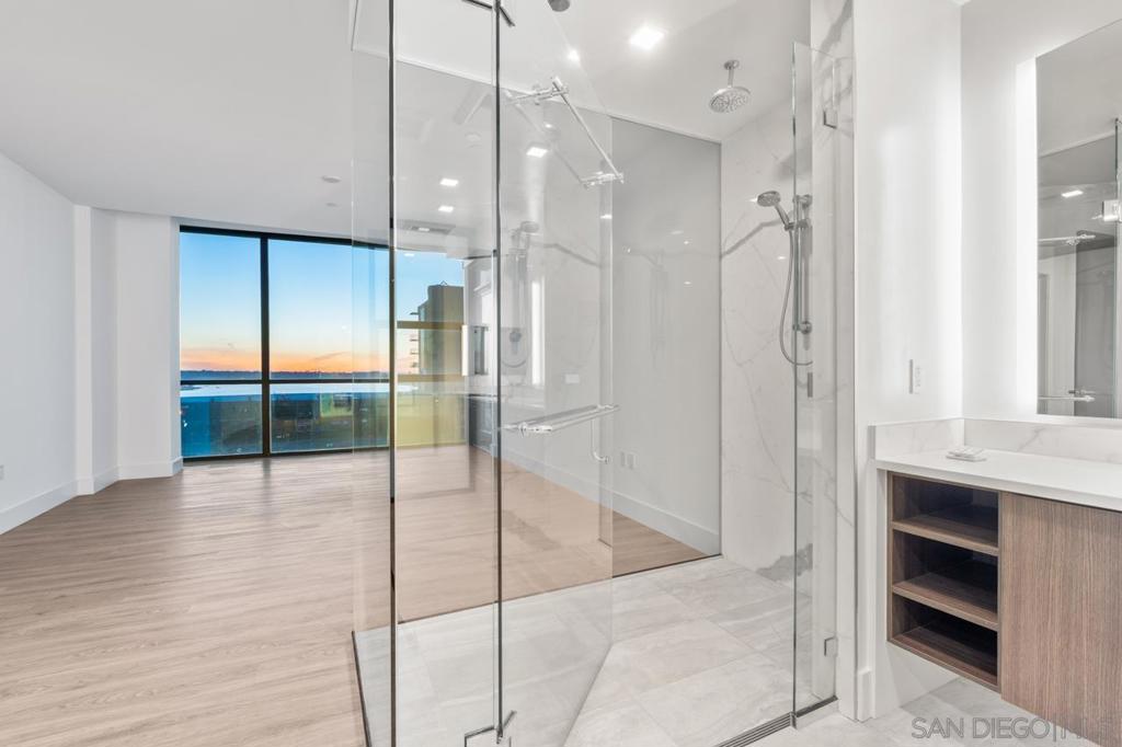 1440 Columbia St 2304