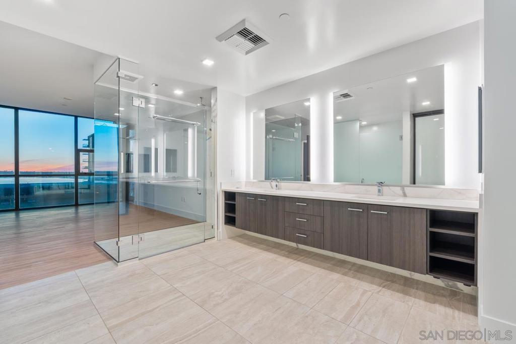 1440 Columbia St 2304