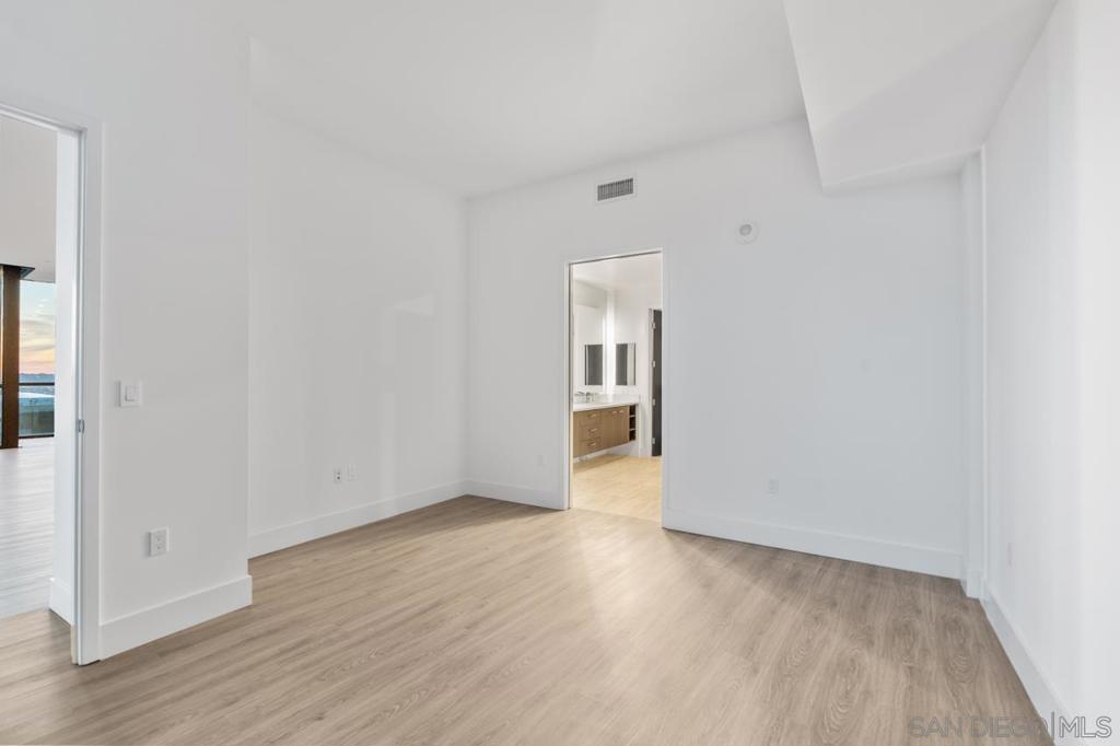 1440 Columbia St 2304