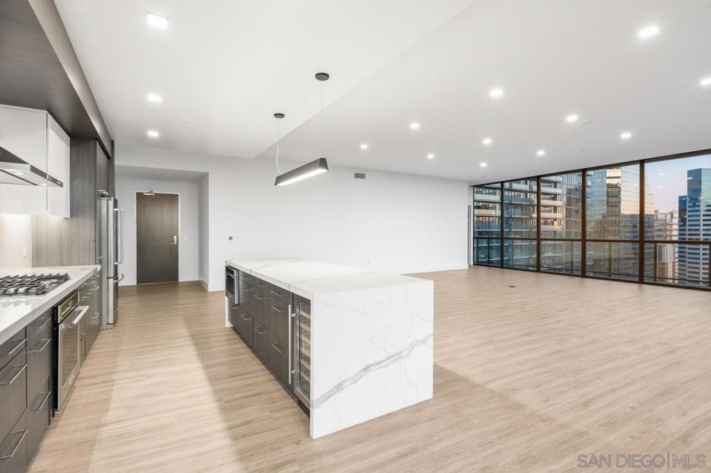 1440 Columbia St 2304