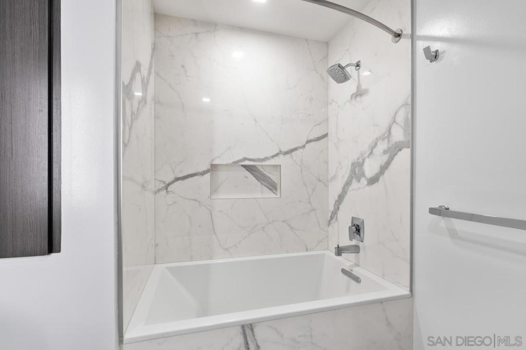 1440 Columbia St 2304