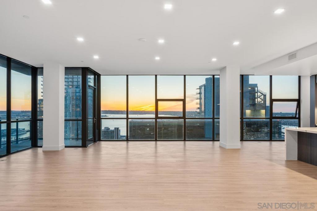 1440 Columbia St 2304