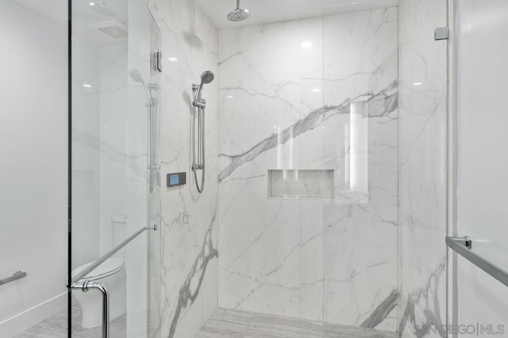 1440 Columbia St 2304