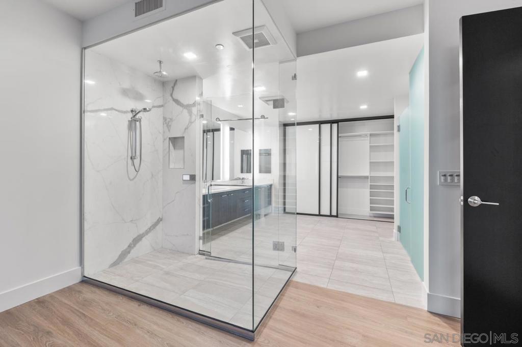 1440 Columbia St 2304