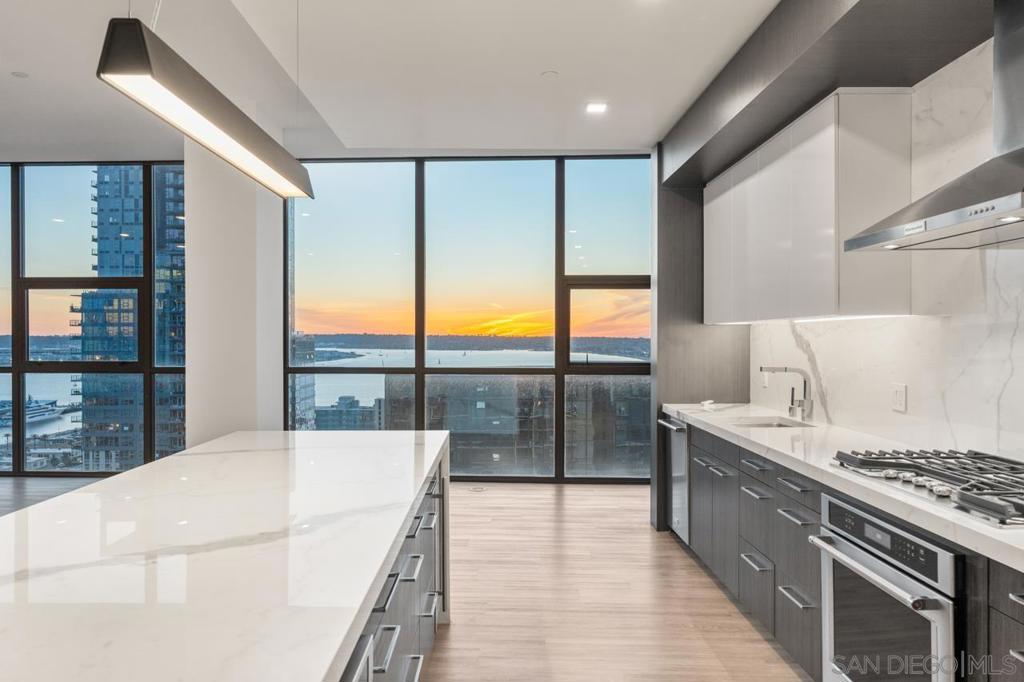 1440 Columbia St 2304