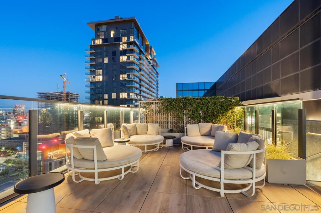 1440 Columbia St 2304