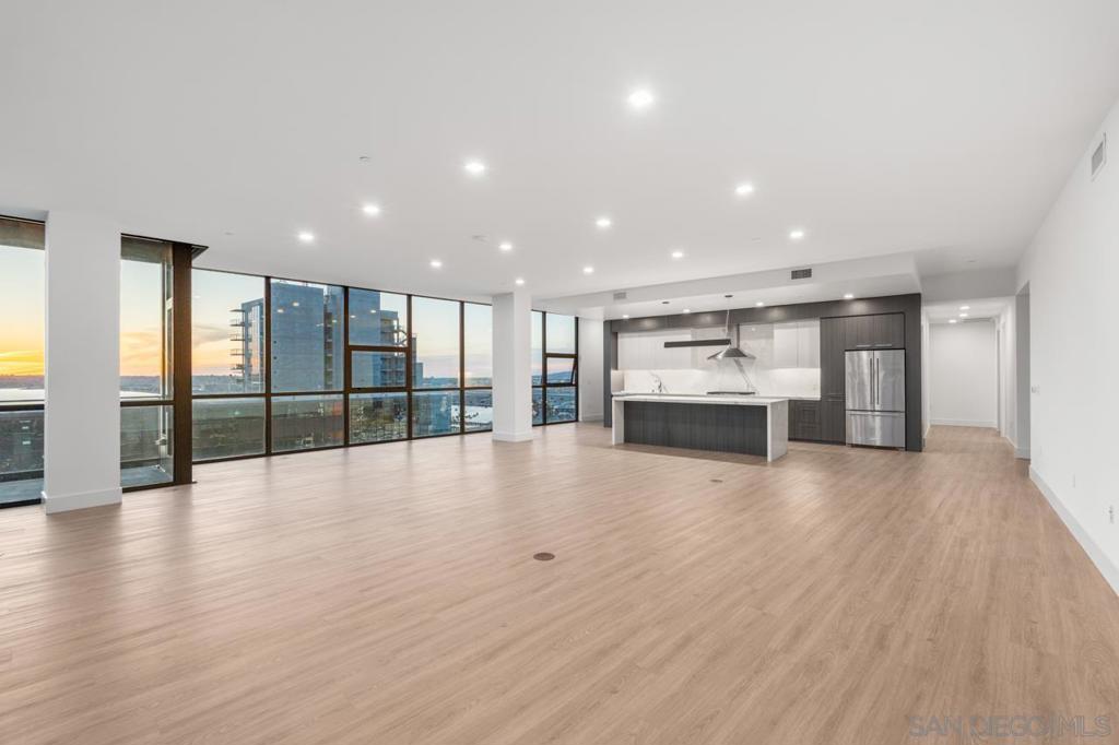 1440 Columbia St 2304