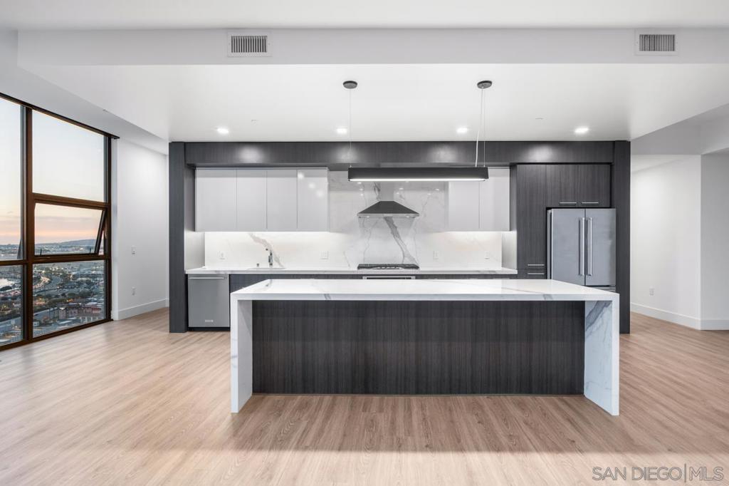 1440 Columbia St 2304