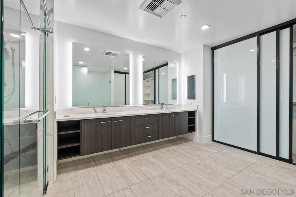 1440 Columbia St 2304