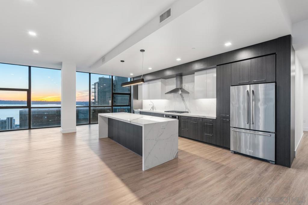 1440 Columbia St 2304