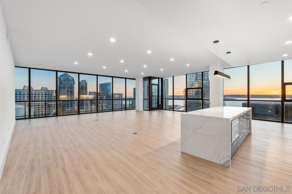 1440 Columbia St 2304